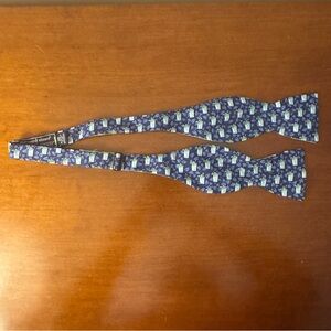 Kentucky Derby Vineyard Vines reversible bow tie mint juleps and green checkered
